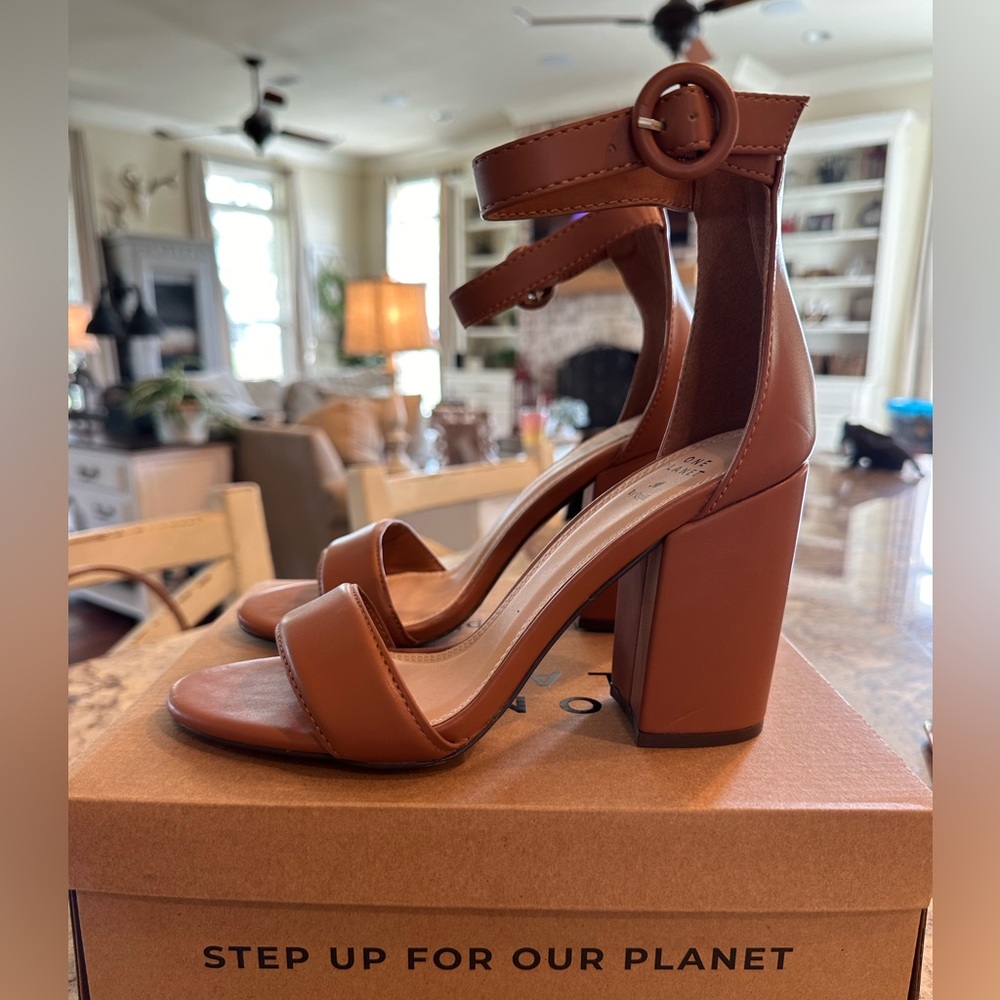NWT One Planet by Qupid Sandals Size 6.5